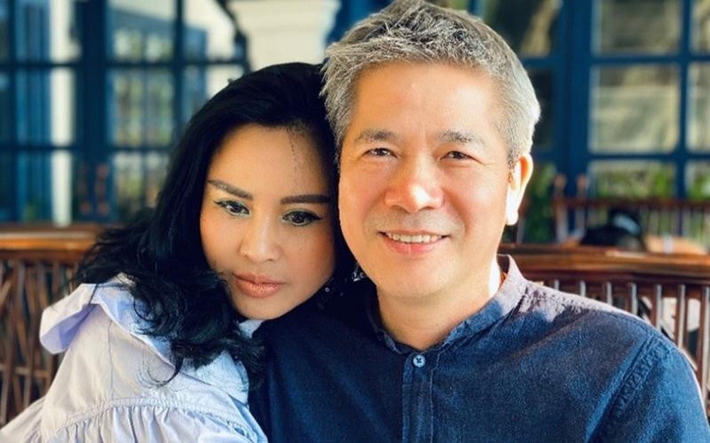 Ca sĩ xinh đẹp sắp được phong NSND: Tuổi 54 viên mãn bên chồng thứ ba là bác sĩ phong độ-2