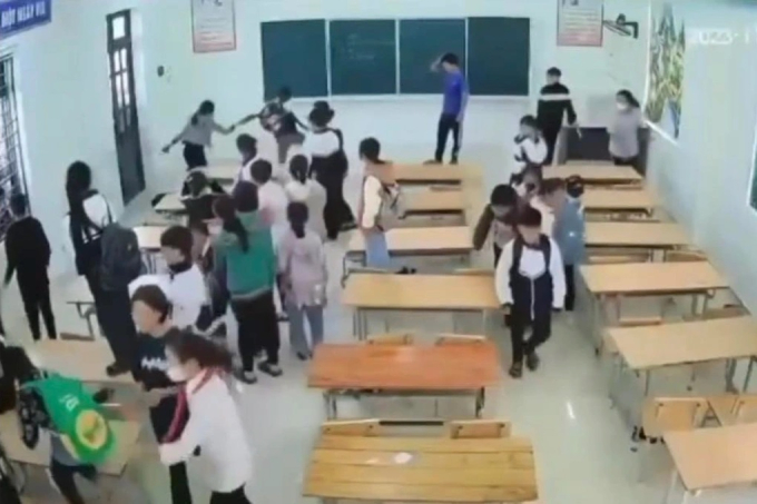 Học sinh lăng mạ cô giáo: Chúng ta đang bắt đầu thời kỳ sùng bái trẻ em, nếu không kịp điều chỉnh sẽ phải trả giá-1