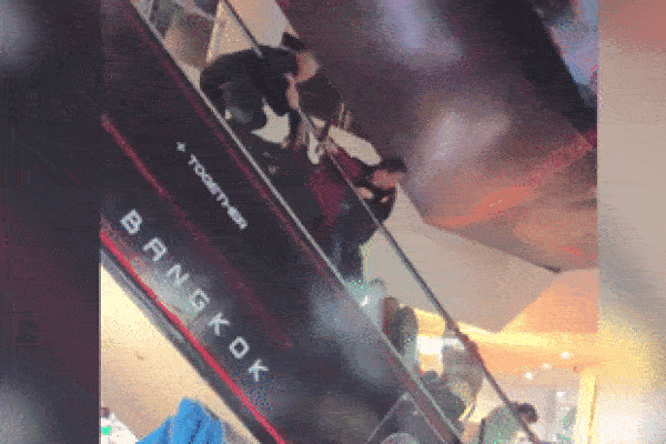 Kính thang cuốn vừa chạm đã vỡ tan, siêu thị trả giá đắt khi bắt đền khách-2