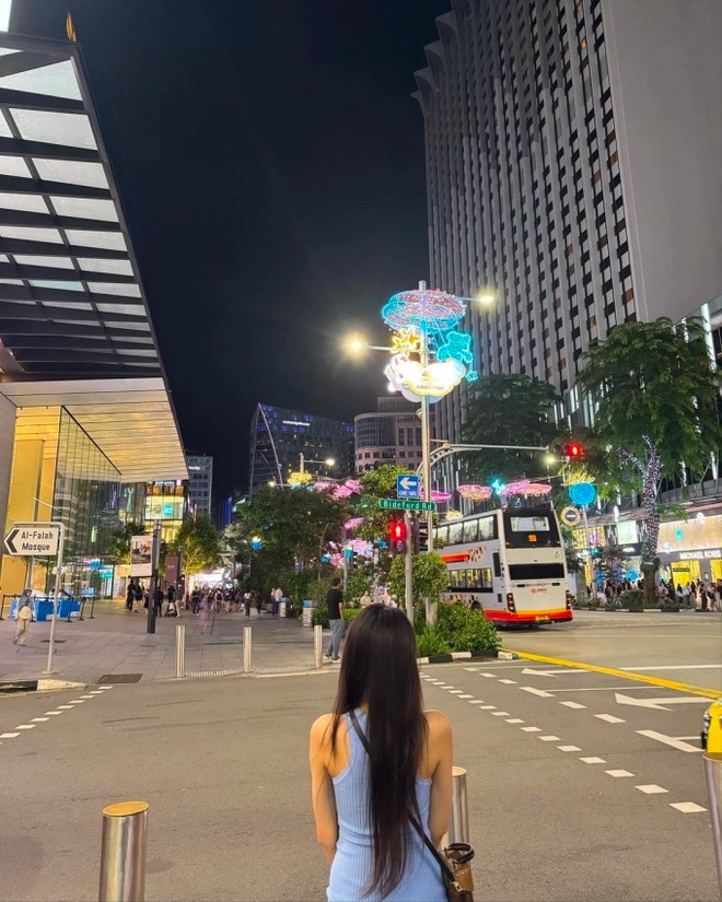 Doãn Hải My liên tục dùng chiêu che bụng từ Singapore cho đến khi về Hà Nội, dân tình hóng ngày công khai tin vui lắm rồi!-4