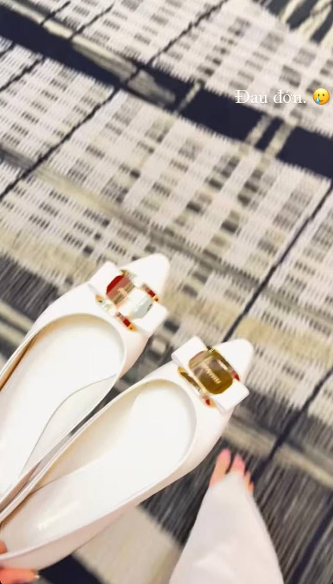 Doãn Hải My liên tục dùng chiêu che bụng từ Singapore cho đến khi về Hà Nội, dân tình hóng ngày công khai tin vui lắm rồi!-6