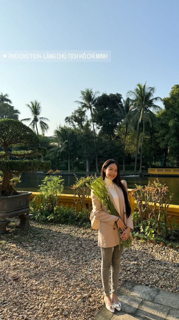 Doãn Hải My liên tục dùng chiêu che bụng từ Singapore cho đến khi về Hà Nội, dân tình hóng ngày công khai tin vui lắm rồi!-9