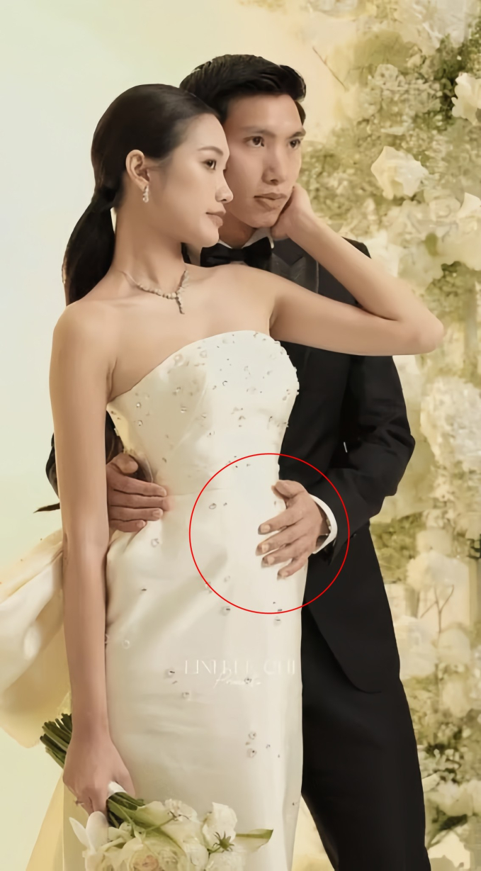 Doãn Hải My liên tục dùng chiêu che bụng từ Singapore cho đến khi về Hà Nội, dân tình hóng ngày công khai tin vui lắm rồi!-11