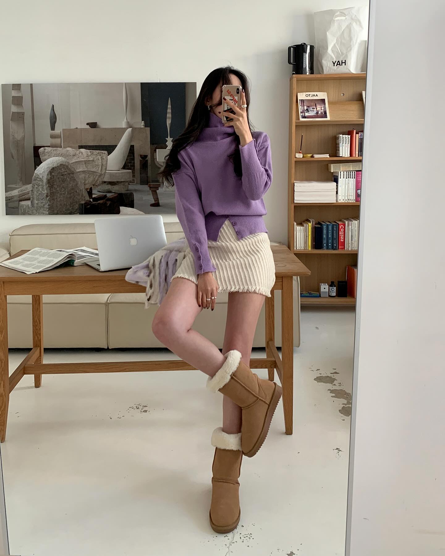 10 cách diện áo len và chân váy ngắn trẻ trung, tôn dáng cao ráo-1