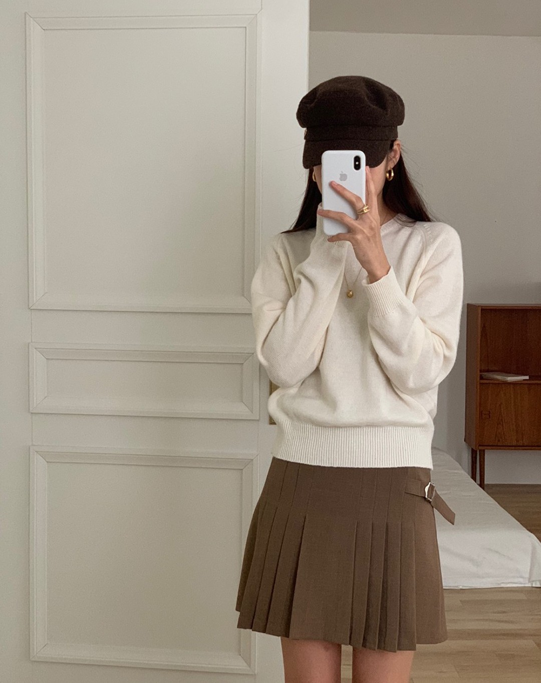 10 cách diện áo len và chân váy ngắn trẻ trung, tôn dáng cao ráo-7