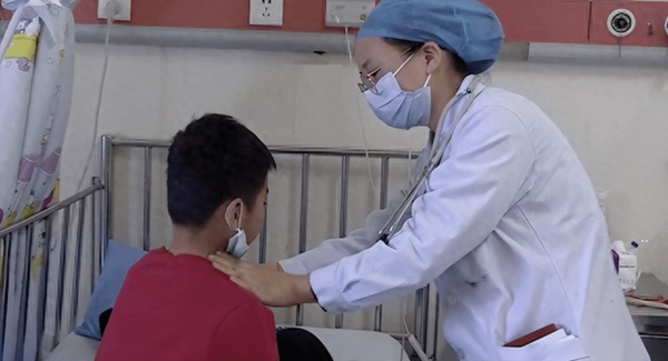 Bé 8 tuổi nhiễm trùng nội sọ, suýt mất mạng vì 1 thói quen khi rảnh rỗi-2