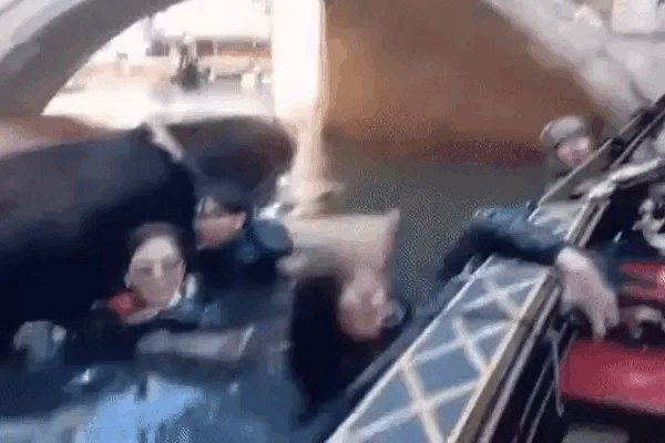 Vào khách sạn 5 sao ở mà gặp toàn mèo hoang và ruồi nhặng bay tứ tung, du khách bị tiêu chảy đến mức nhập viện, quyết kiện ra trò!-4