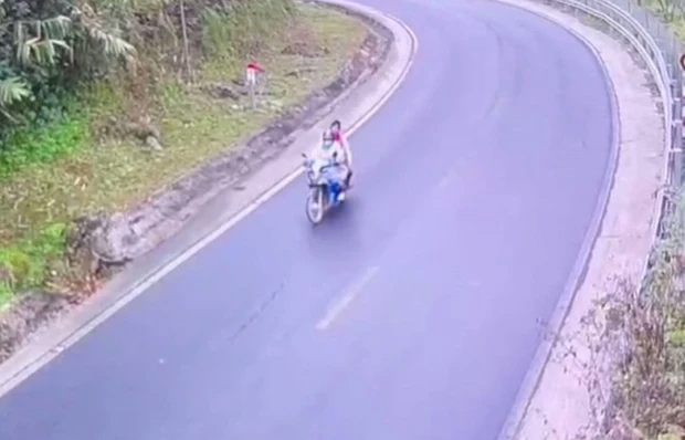 Cho người đàn ông đi nhờ xe máy, người phụ nữ bị sát hại dã man-2