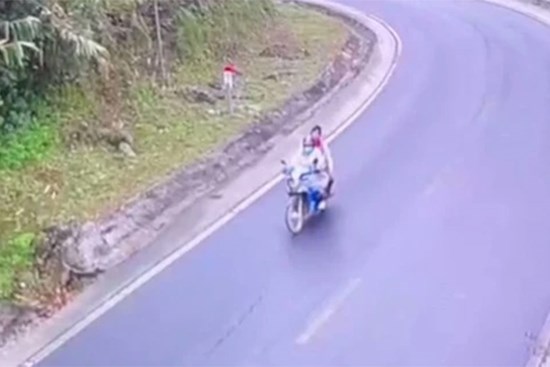 Cho người đàn ông đi nhờ xe máy, người phụ nữ bị sát hại dã man