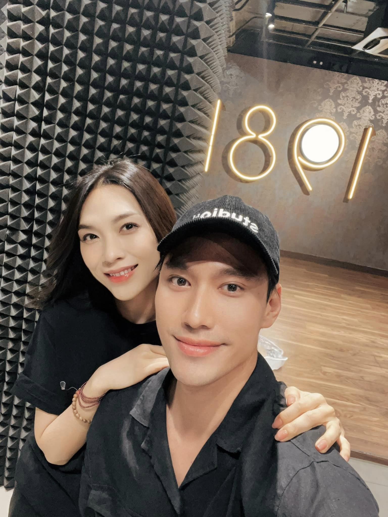 Hình ảnh so sánh 10 năm trước và hiện tại của Mỹ Tâm gây chú ý, nữ ca sĩ thay đổi ra sao mà khiến netizen ngỡ ngàng?-2
