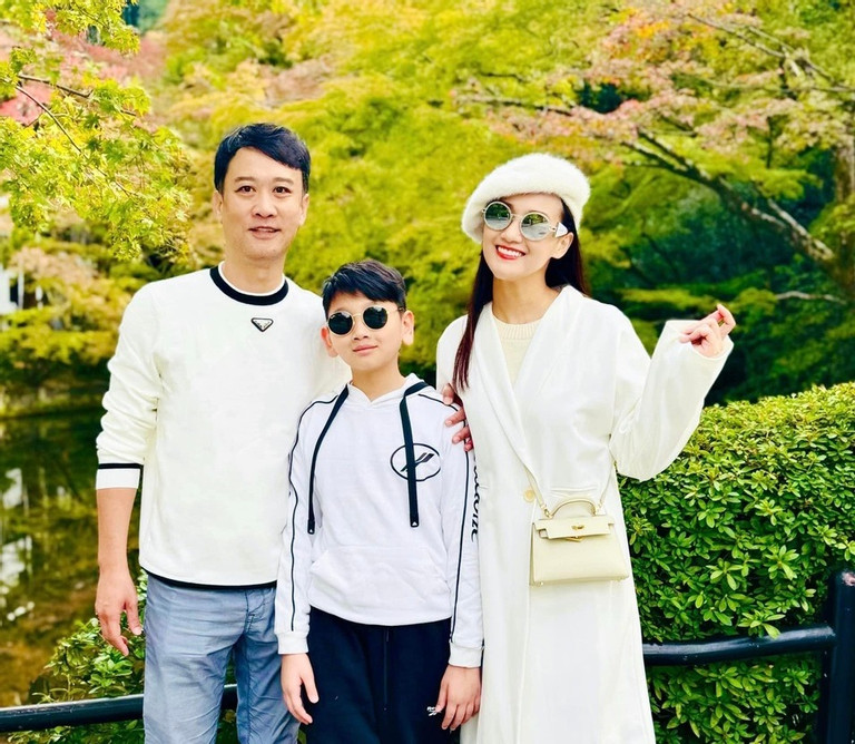 Lã Thanh Huyền và chồng đại gia đón Giáng sinh trong biệt thự triệu đô-12