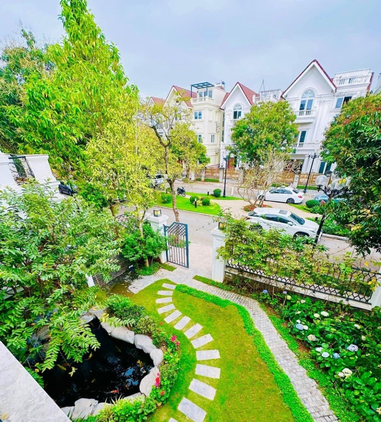 Lã Thanh Huyền và chồng đại gia đón Giáng sinh trong biệt thự triệu đô-7