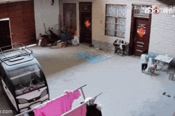 Mẹ tặng 4 căn nhà cho con trai, khi bệnh lại bắt con gái chăm sóc-3