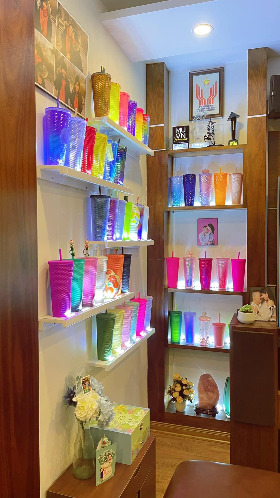 Từ phòng thay đồ lộn xộn thành không gian sáng bừng như trong store, MC Hoàng Linh khoe không gian sống viên mãn-12