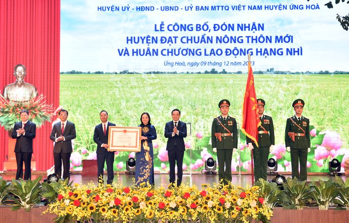 Huyện Ứng Hòa đón nhận huyện đạt chuẩn nông thôn mới và Huân chương Lao động hạng Nhì-1