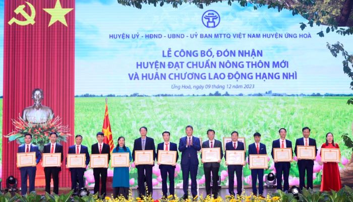 Huyện Ứng Hòa đón nhận huyện đạt chuẩn nông thôn mới và Huân chương Lao động hạng Nhì-4