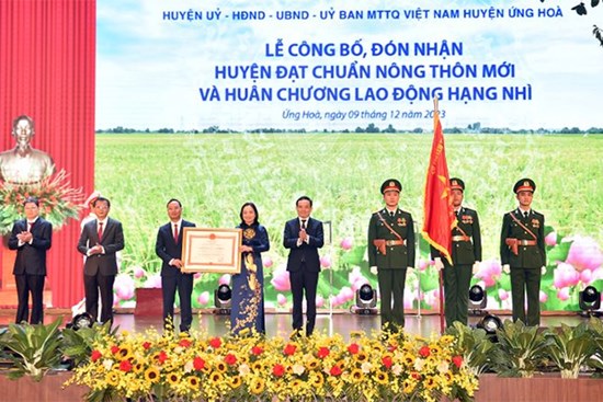 Huyện Ứng Hòa đón nhận huyện đạt chuẩn nông thôn mới và Huân chương Lao động hạng Nhì