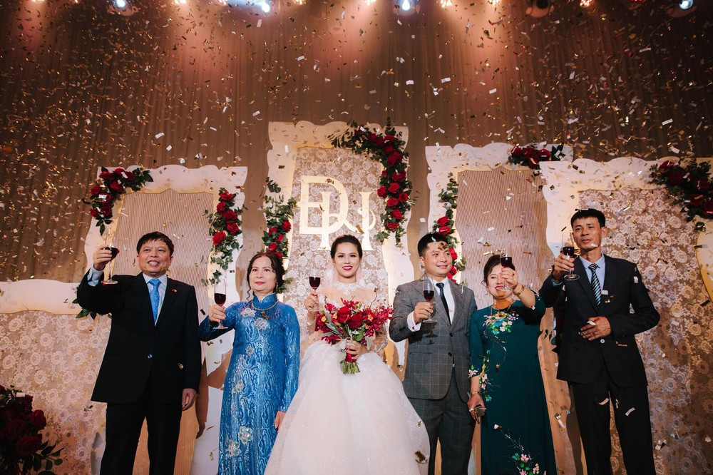 Bố mẹ chồng Hà Nội thưởng nóng 10 tỷ cho con dâu, thực hiện lời hứa 2 năm trước-5