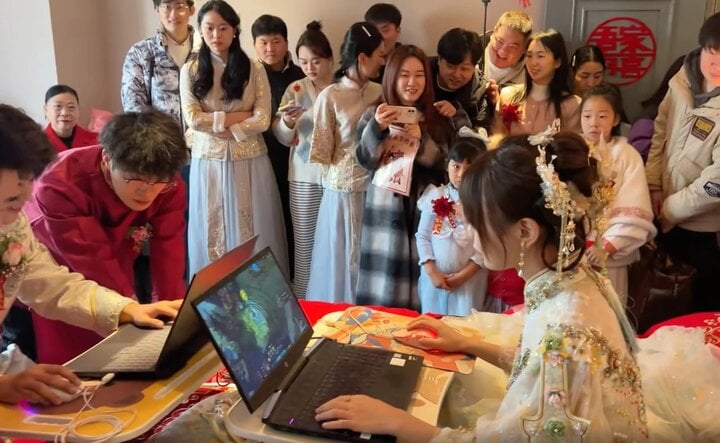 Cặp đôi gây sốt mạng khi biến lễ cưới thành cuộc thi chơi game-2