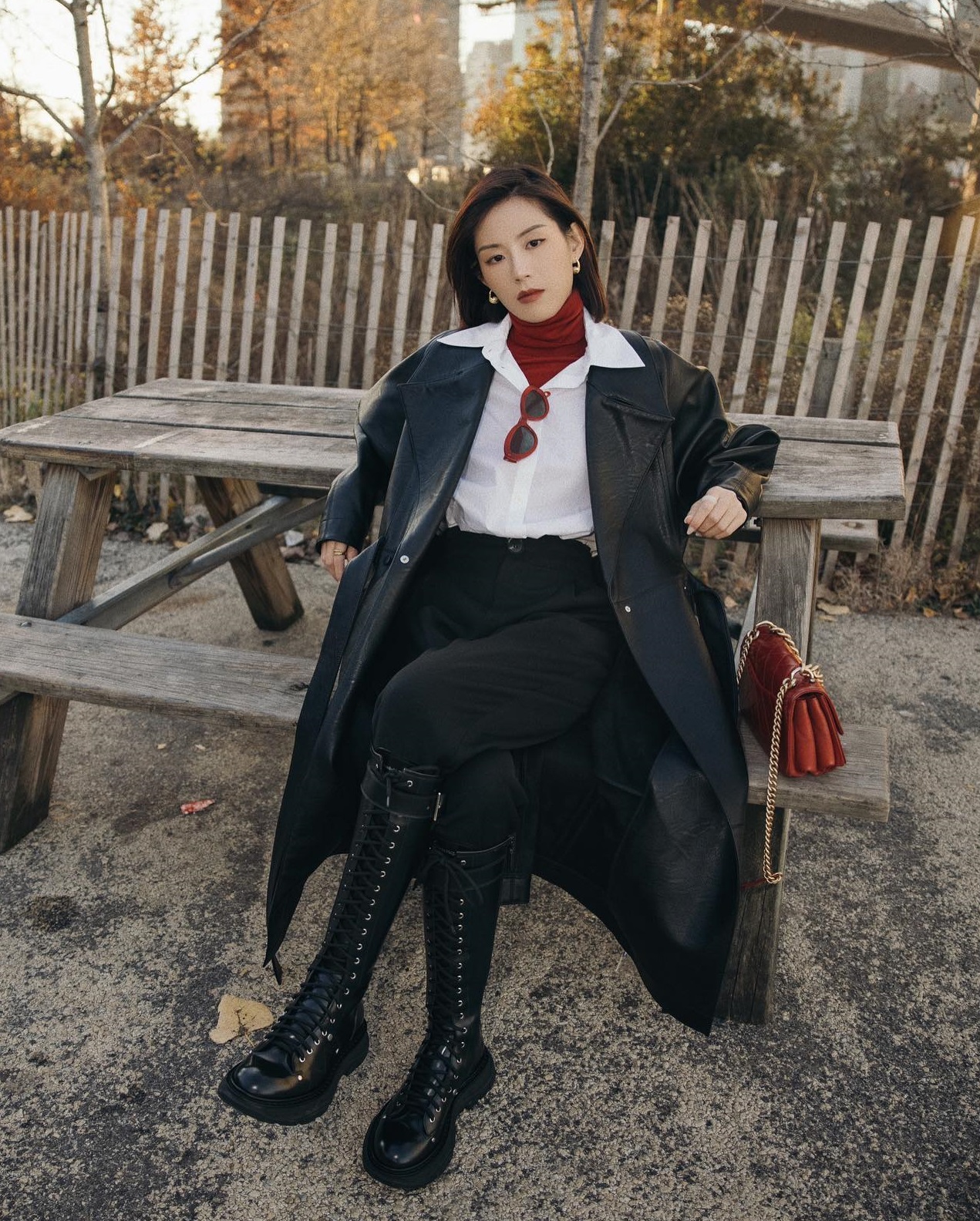 5 mẫu áo khoác dáng dài giúp bạn trông trẻ trung hơn tuổi-6