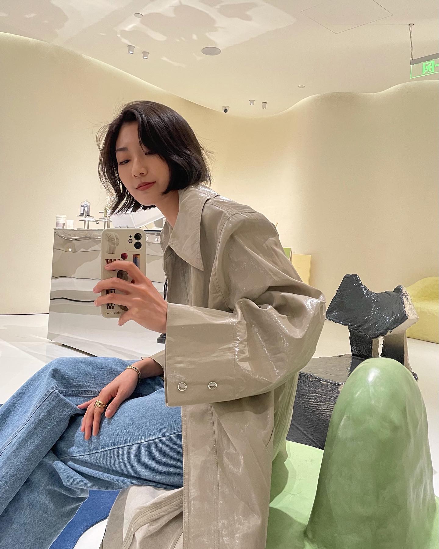 5 mẫu áo khoác dáng dài giúp bạn trông trẻ trung hơn tuổi-5