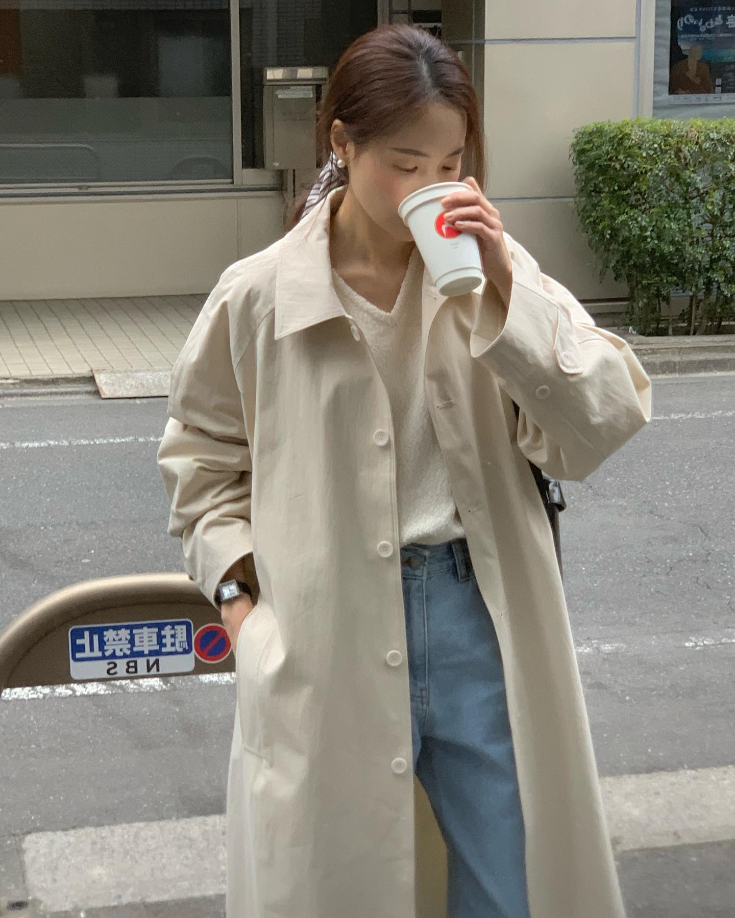 5 mẫu áo khoác dáng dài giúp bạn trông trẻ trung hơn tuổi-8