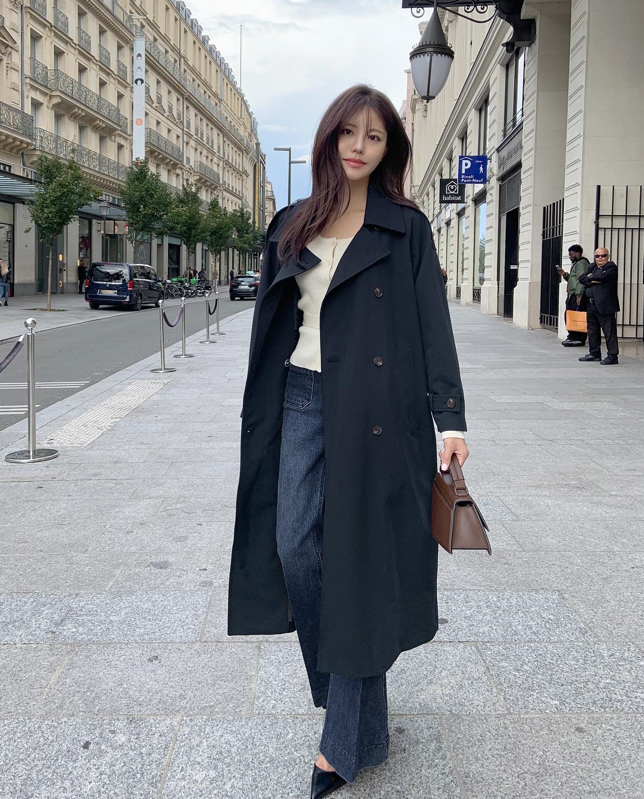 5 mẫu áo khoác dáng dài giúp bạn trông trẻ trung hơn tuổi-7