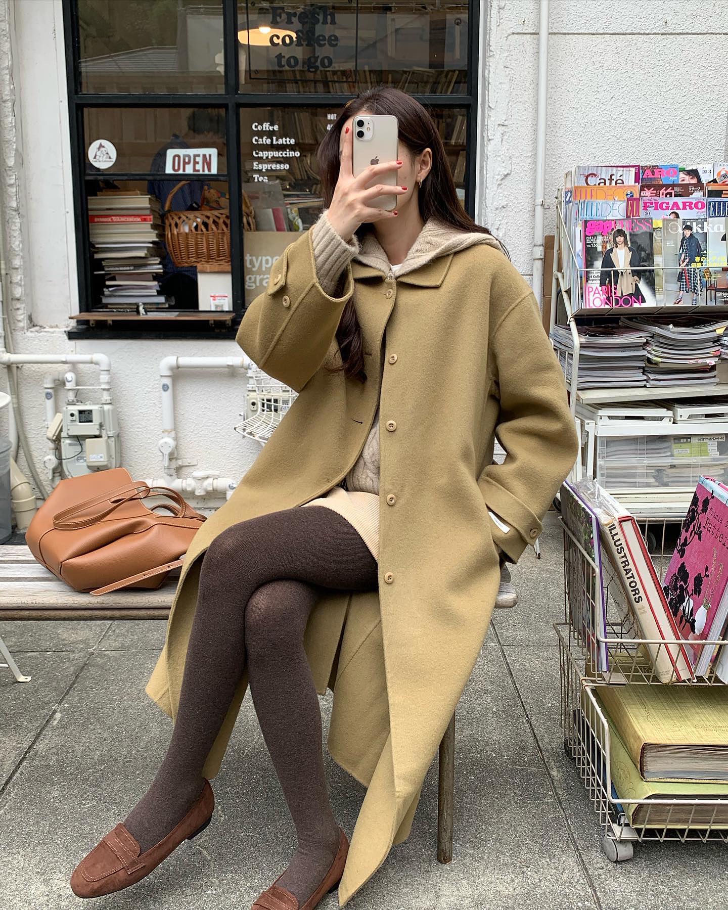 5 mẫu áo khoác dáng dài giúp bạn trông trẻ trung hơn tuổi-4