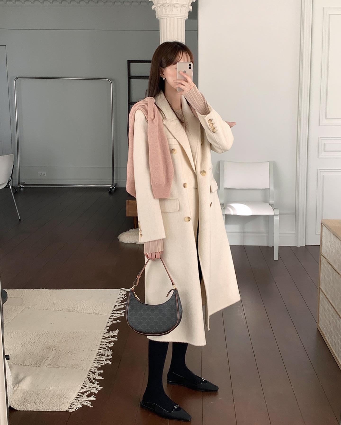 5 mẫu áo khoác dáng dài giúp bạn trông trẻ trung hơn tuổi-1