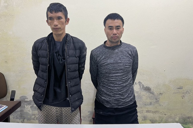 2 phạm nhân khai nhớ nhà nên rủ nhau vượt ngục, do quá đói đi kiếm thức ăn thì bị bắt-1