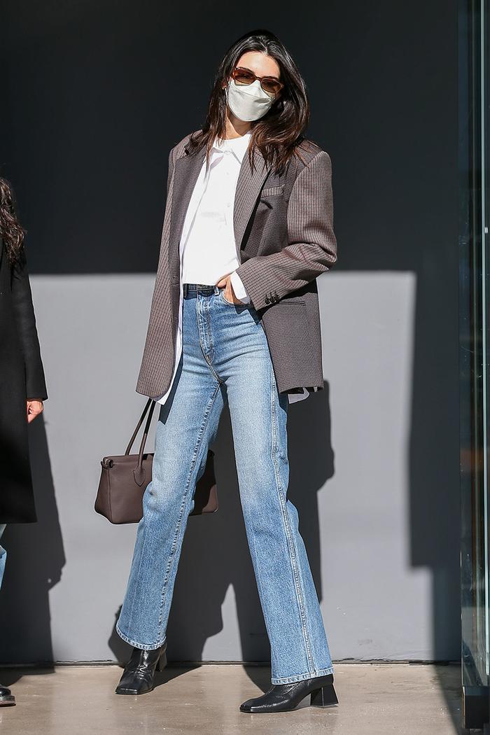 Diện áo blazer sang trọng như Kendall Jenner với 10 cách phối đồ không quá cầu kỳ-10