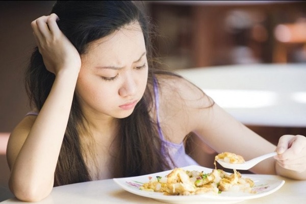 Cơm nguội có dấu hiệu này thì cần bỏ đi, hâm lên ăn rất dễ mắc bệnh tim, thậm chí ngộ độc-5