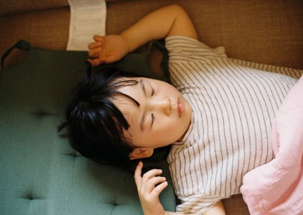 Trẻ ngủ cùng mẹ liệu có thông minh hơn?-3