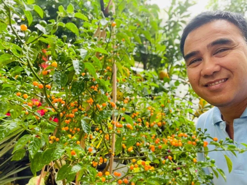 Quyền Linh sống mộc mạc, chăm cây, trồng hoa trong biệt thự 21 tỷ đồng-7