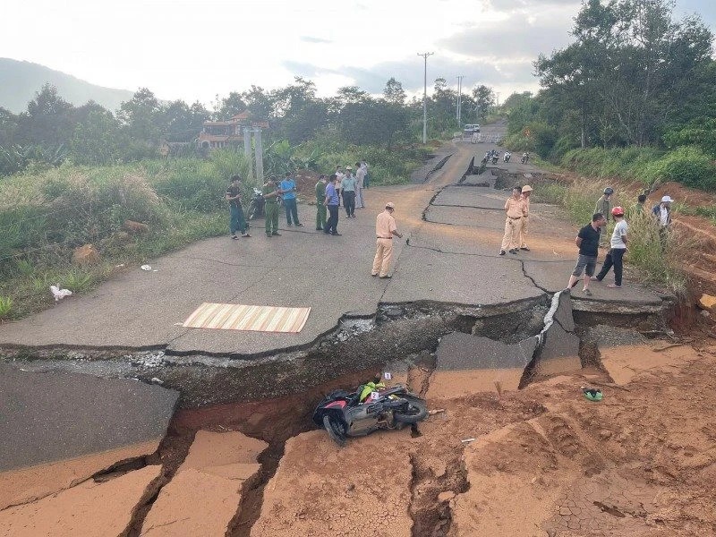 Lâm Đồng: Phát hiện thi thể người đàn ông dưới hố sâu trên đường tránh quốc lộ 20-1