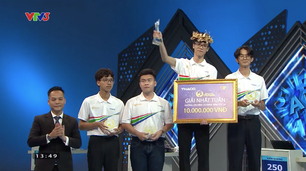 Dẫn đầu tất cả các vòng thi, nam sinh giành vòng nguyệt quế Olympia trong sự ngỡ ngàng của khán giả-4