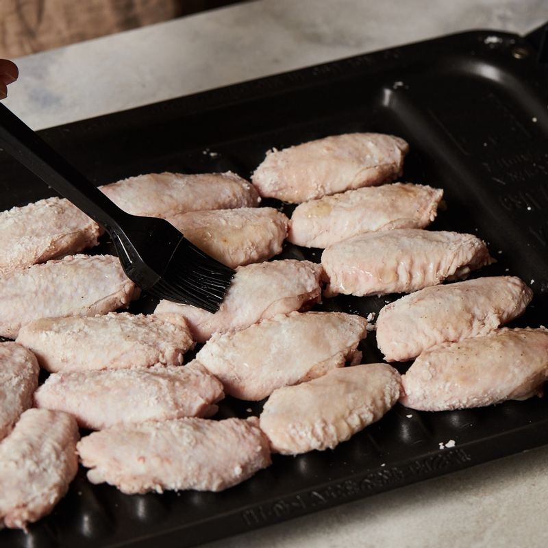 Cơm nhà ngon lành với món cánh gà chiên sốt tỏi mật ong cực đơn giản-4