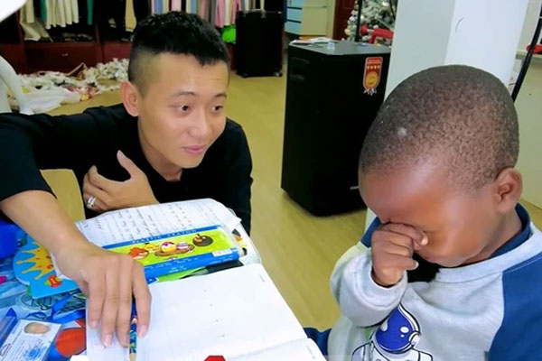 Bức ảnh gây nổ MXH: Quang Linh Vlogs hội ngộ Thùy Tiên, Lôi Con nhanh trí có hành động gỡ gạc sai lầm 2 năm trước!-4