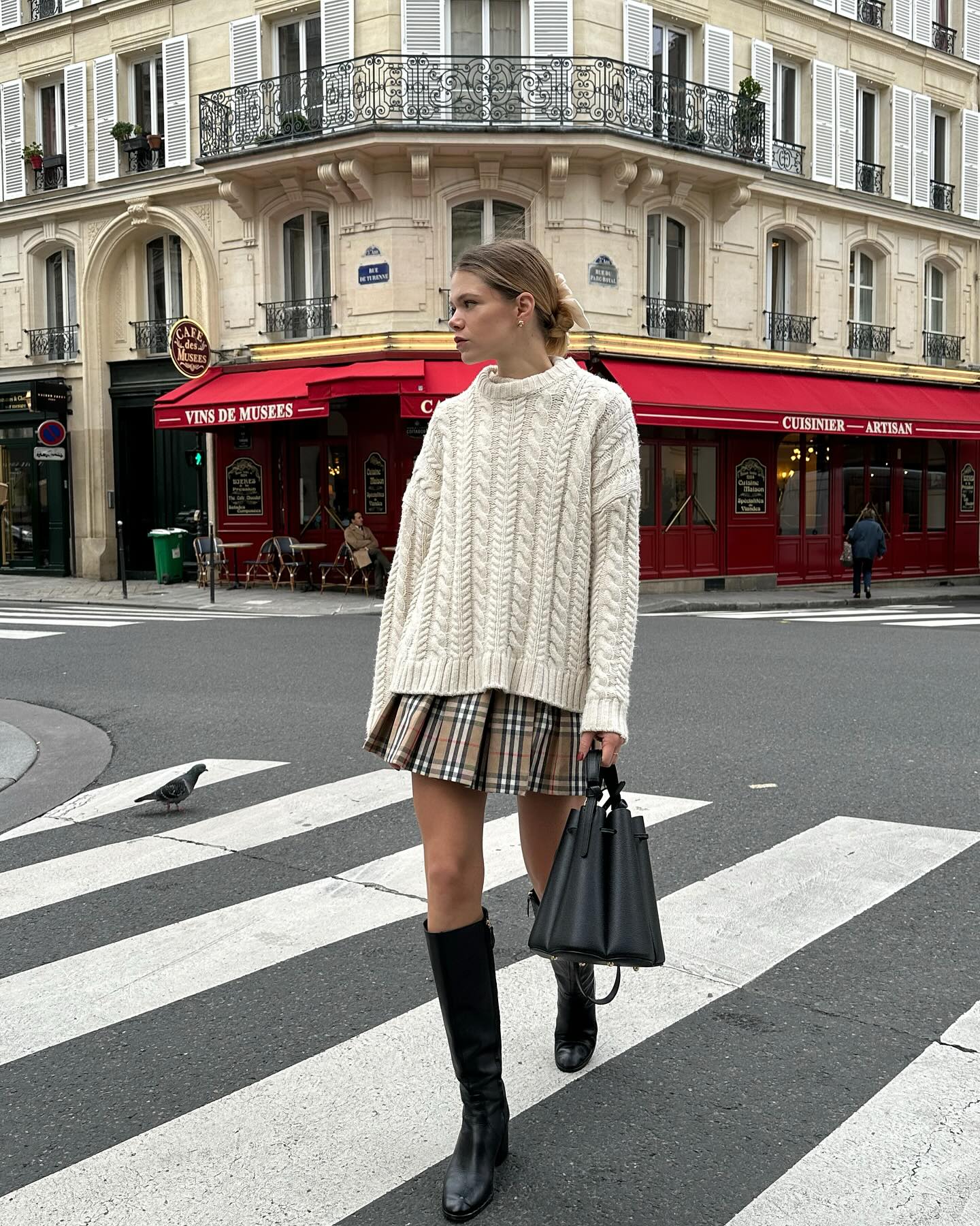 5 mẫu áo len làm nên phong cách mùa đông sang trọng của phụ nữ Pháp-4