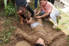 Em lao vào cứu anh trai bị điện giật, cả 2 bị thương nặng