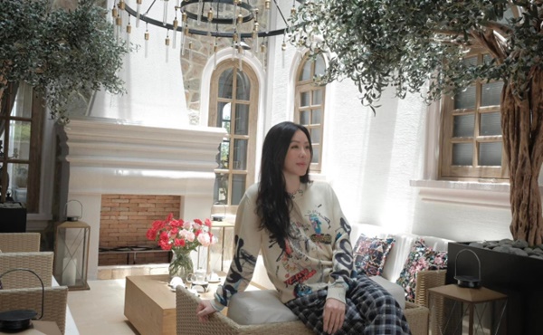 Youtuber nổi tiếng Hong Kong choáng ngợp trước dinh thự tựa lâu đài cổ tích của Hoa hậu Thu Hoài ở Đà Lạt, tốn 48 tỷ đồng xây dựng-3