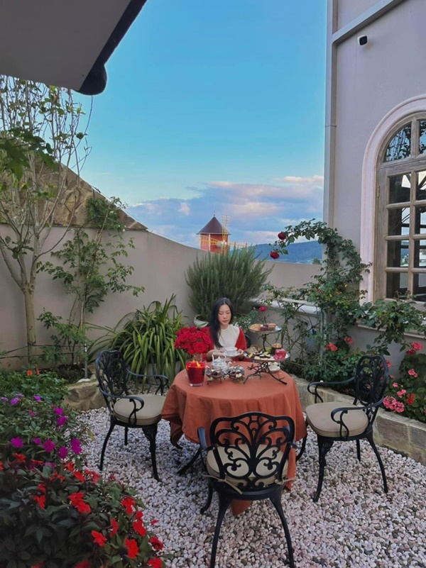 Youtuber nổi tiếng Hong Kong choáng ngợp trước dinh thự tựa lâu đài cổ tích của Hoa hậu Thu Hoài ở Đà Lạt, tốn 48 tỷ đồng xây dựng-6