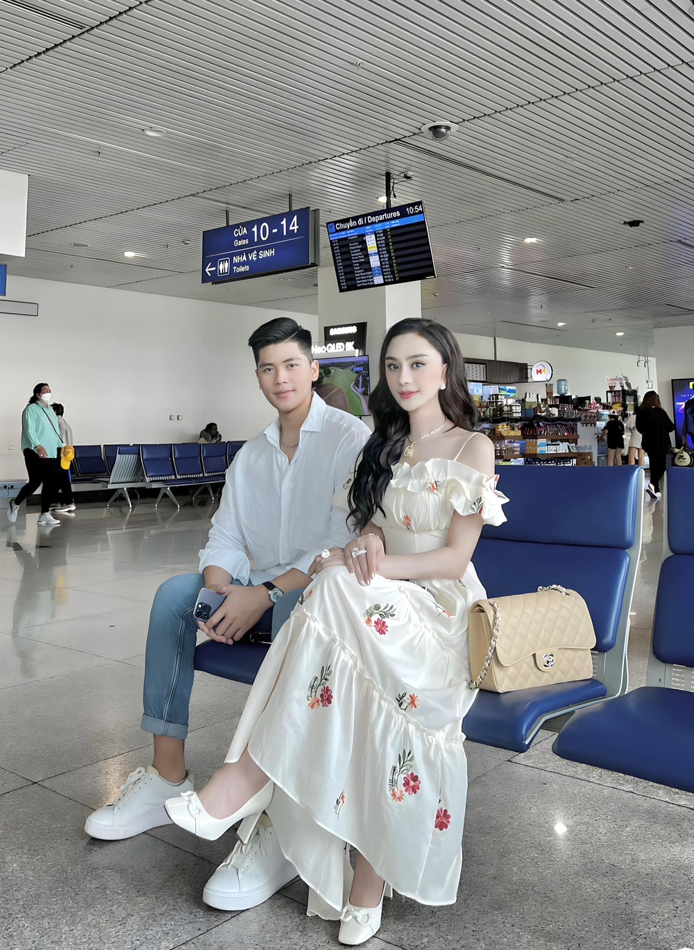 Lâm Khánh Chi thừa nhận quan hệ yêu đương với trợ lý kém 21 tuổi?-6