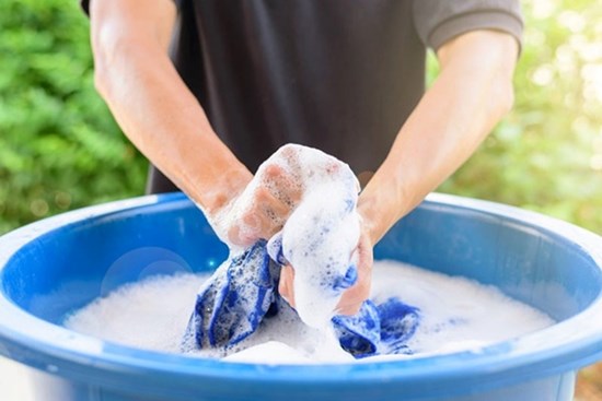 Quần áo mới mua về có cần giặt trước khi mặc không? Việc đơn giản nhưng rất nhiều người làm sai
