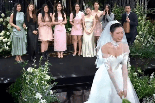 Đám cưới Hà Mã Tấu: Cô dâu xuất hiện với visual xuất sắc, rơi nước mắt khi bố dắt lên lễ đường-6