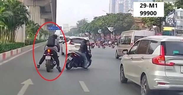 Nam thanh niên đi xe máy gây tai nạn với phụ nữ rồi bỏ chạy sẽ bị xử lý thế nào?-1