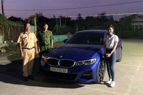 Tạm giữ ôtô BMW trong vụ cô gái lái xe tốc độ 140 km/h ở TP.HCM