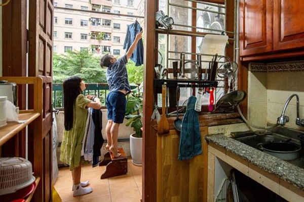 Cuộc sống của cặp vợ chồng mắc kẹt trong hình hài đứa trẻ-7