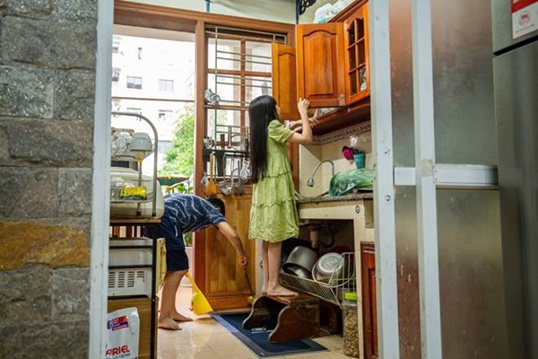 Cuộc sống của cặp vợ chồng mắc kẹt trong hình hài đứa trẻ-8