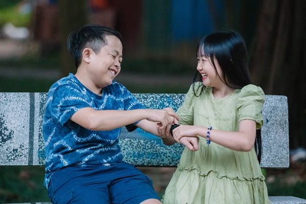 Cuộc sống của cặp vợ chồng mắc kẹt trong hình hài đứa trẻ-19